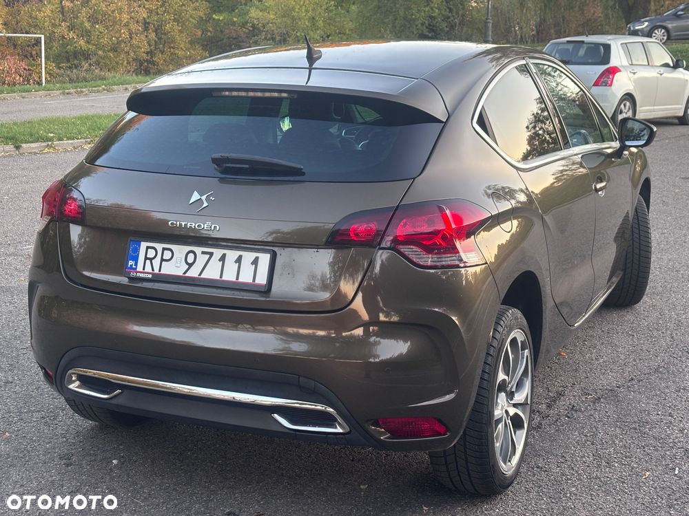Citroën DS4 e-HDi 110 EGS6 SoChic - 24