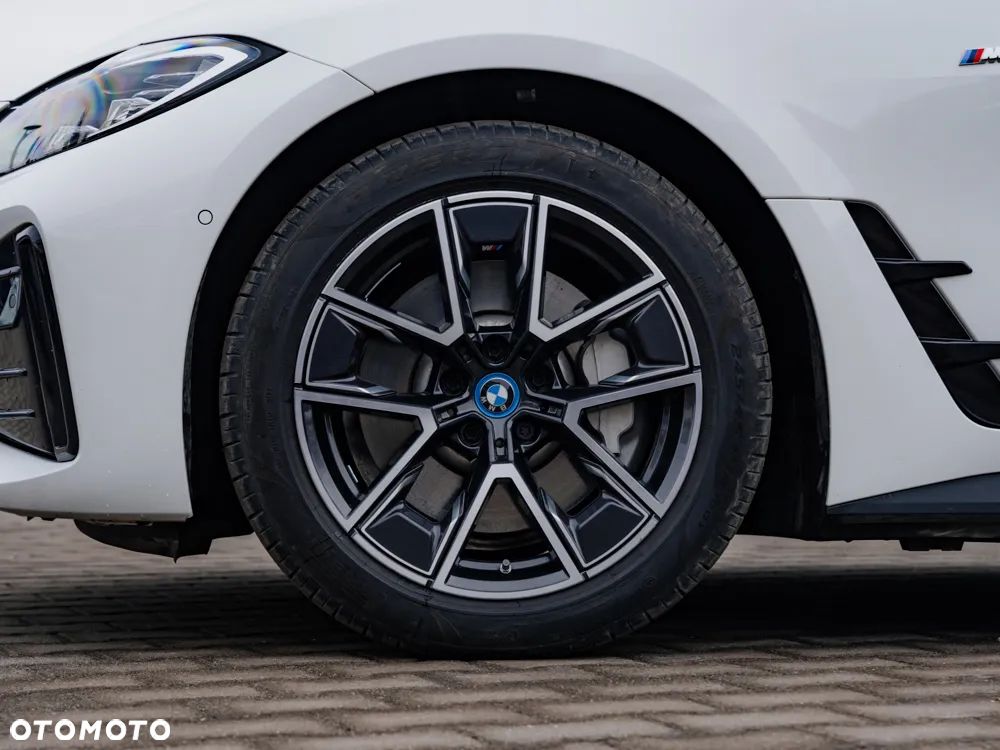 BMW i4 - 4