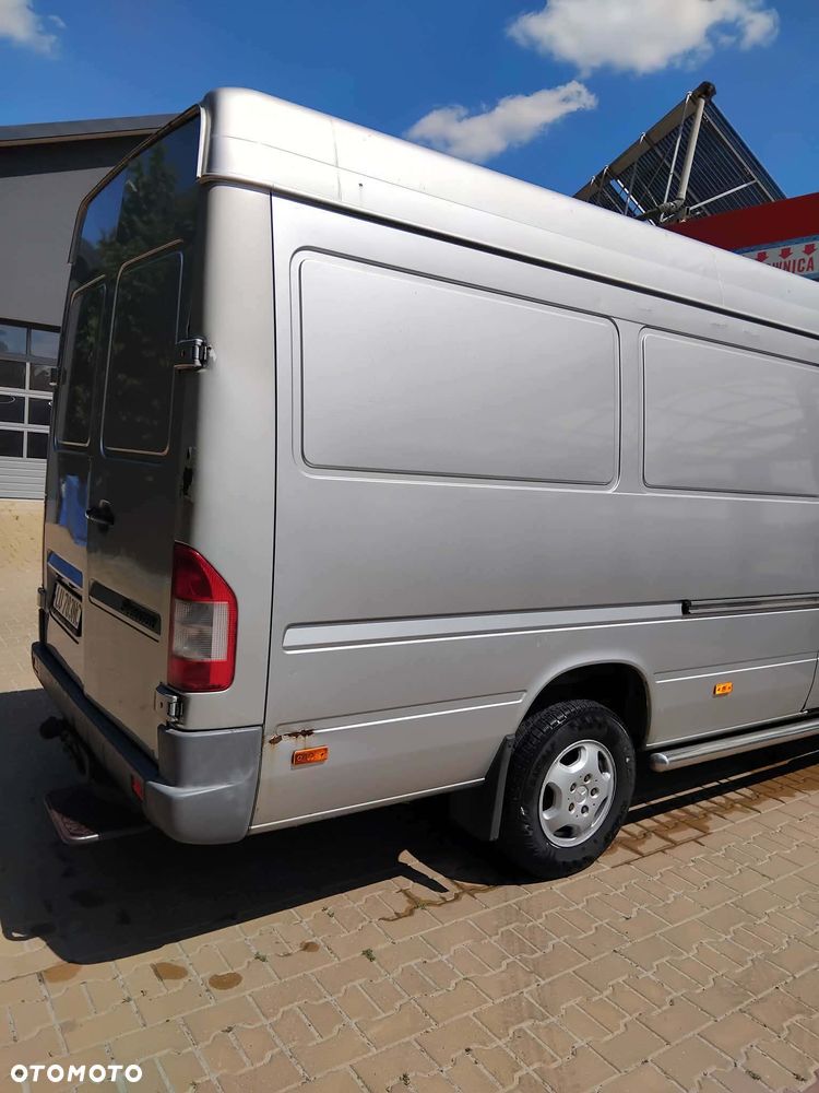 Mercedes-Benz Sprinter - 14