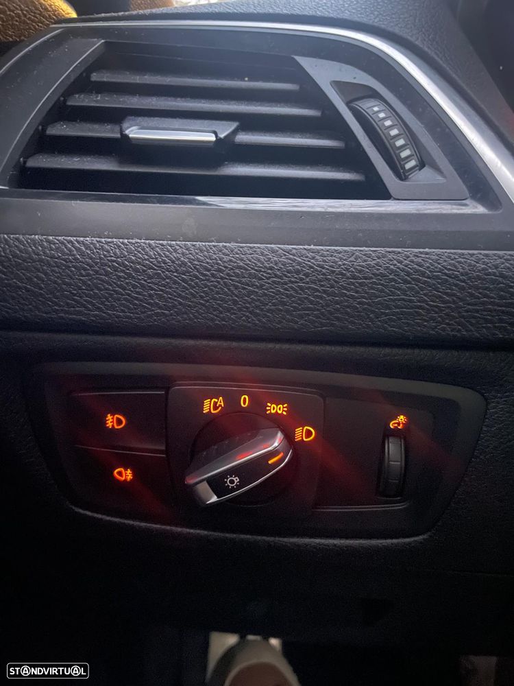 BMW 116 d Pack Desportivo M Auto - 8