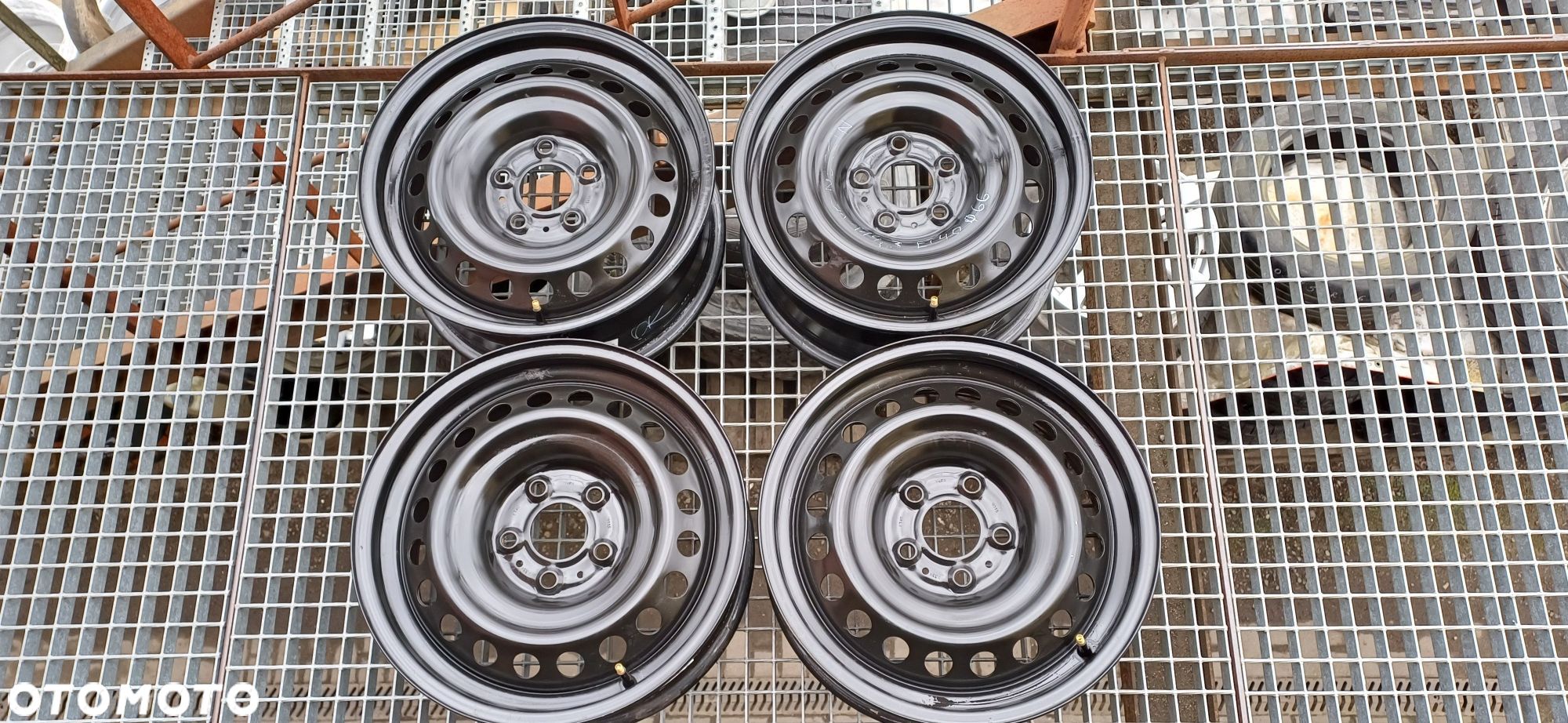 Felgi stalowe NISSAN 6,5x16 cali , rozstaw śrub 5x114,3 , ET40. - 1