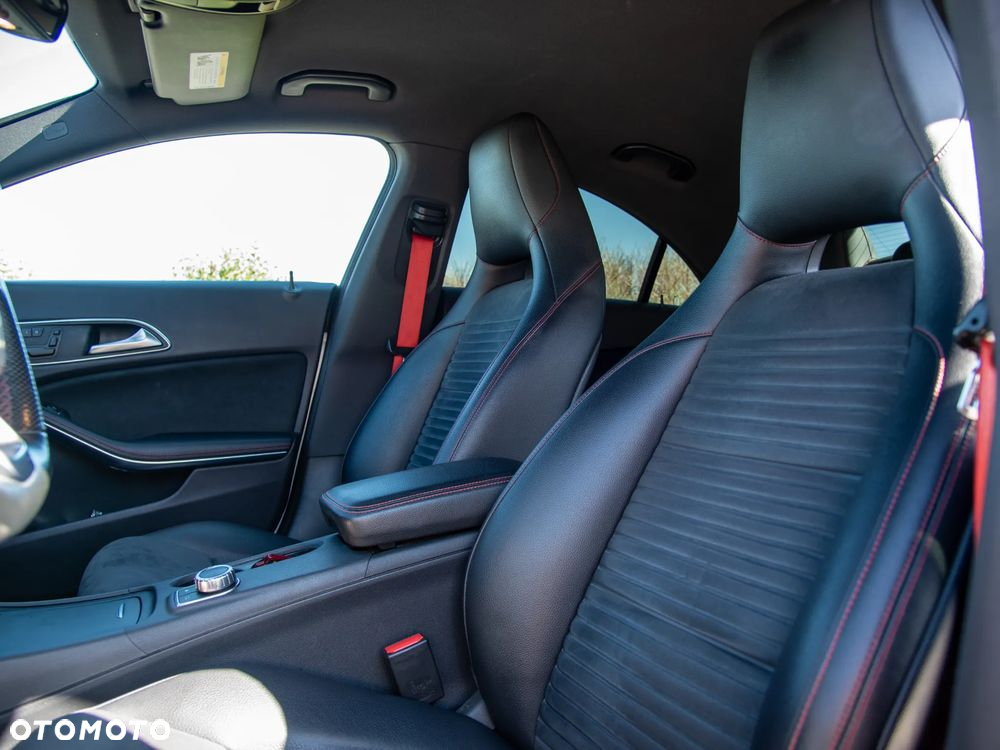 Mercedes-Benz CLA 250 4Matic 7G-DCT AMG Line - 18