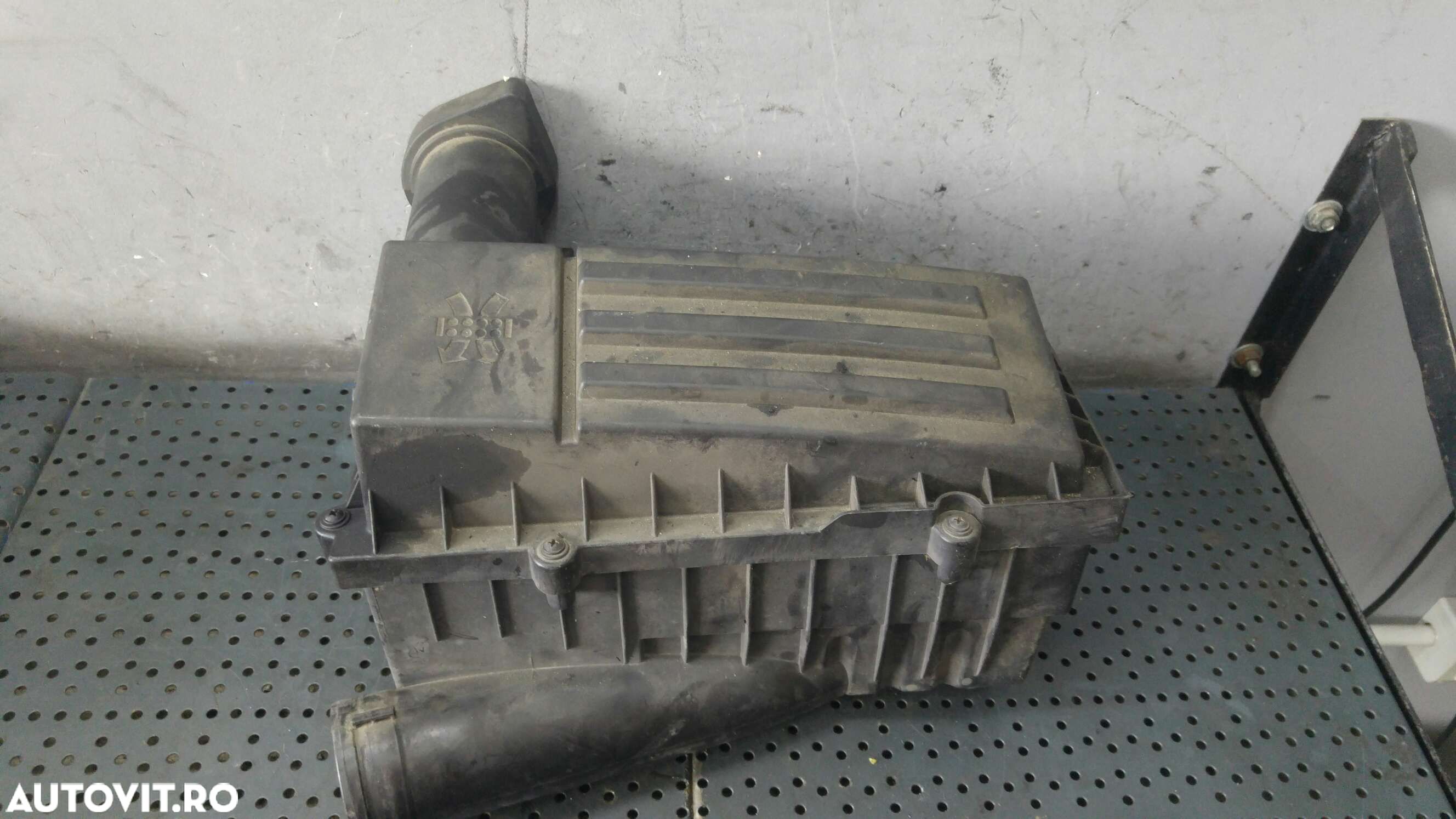 Carcasa filtru aer 1.9 tdi vw golf 5 1k1 3c0129607af 3c0129601am 1k0183b 1k0129620f - 1