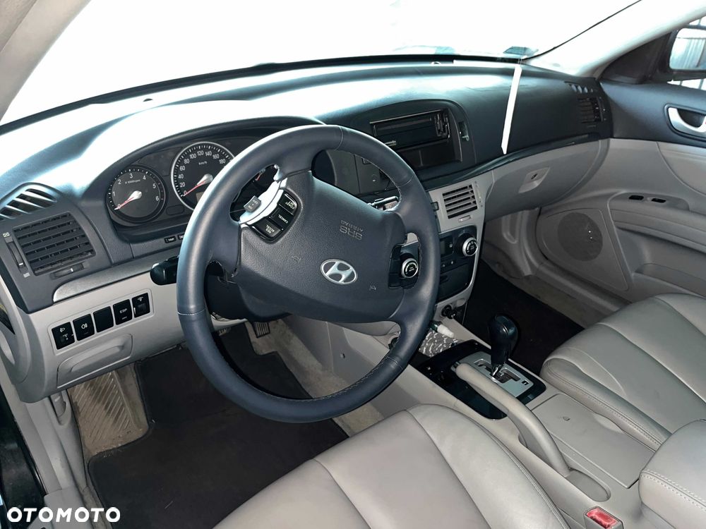 Hyundai Sonata - 2