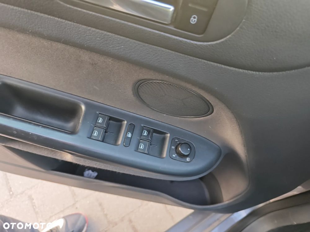 Volkswagen Golf Plus 1.9 TDI DPF United - 22