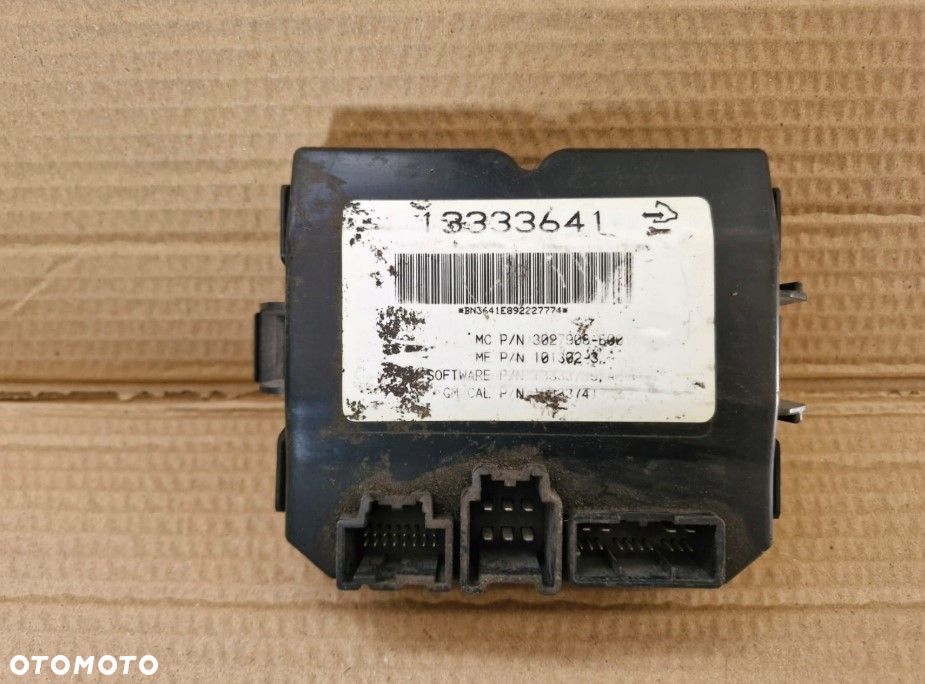 Moduł sterownik klapy bagażnika Opel Insignia A kombi 13333641