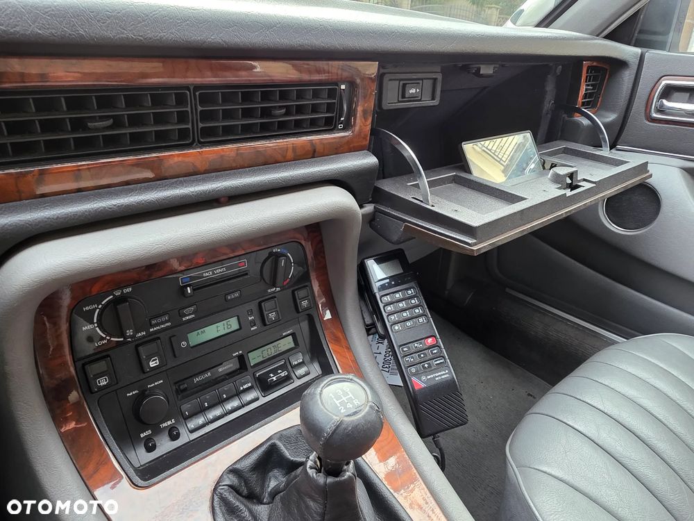 Jaguar XJ - 15