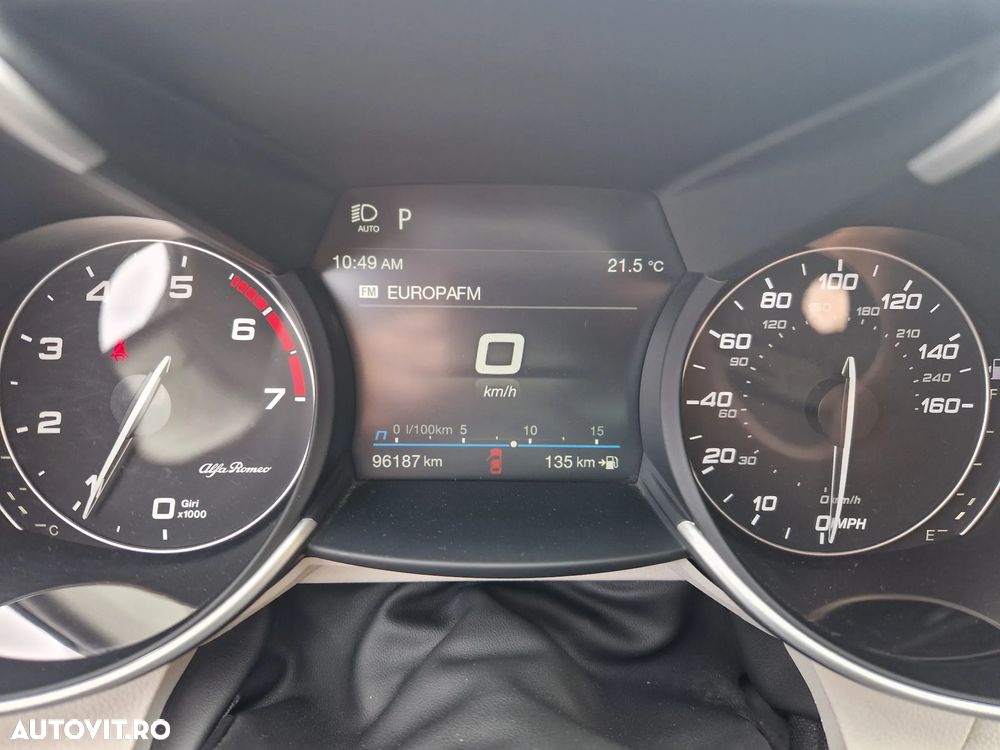 Alfa Romeo Giulia 2.0 Turbo 16V AT8 Veloce Ti - 19