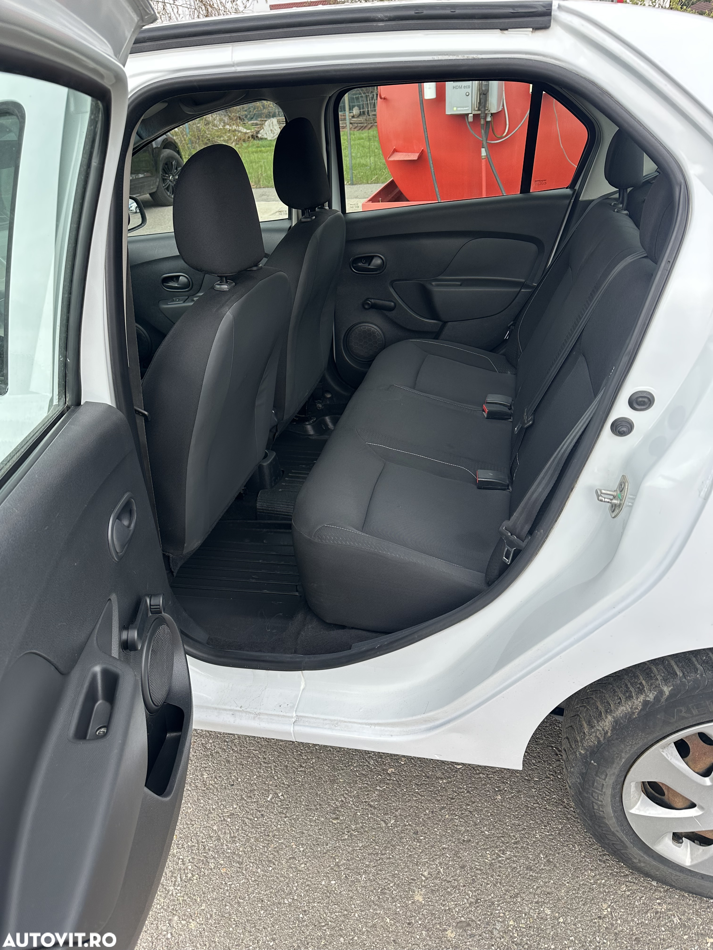 Dacia Logan 1.0 SCe Ambiance - 8