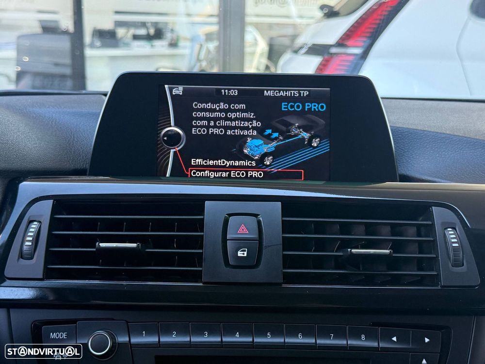 BMW 320 d EfficientDynamics Line Sport - 52