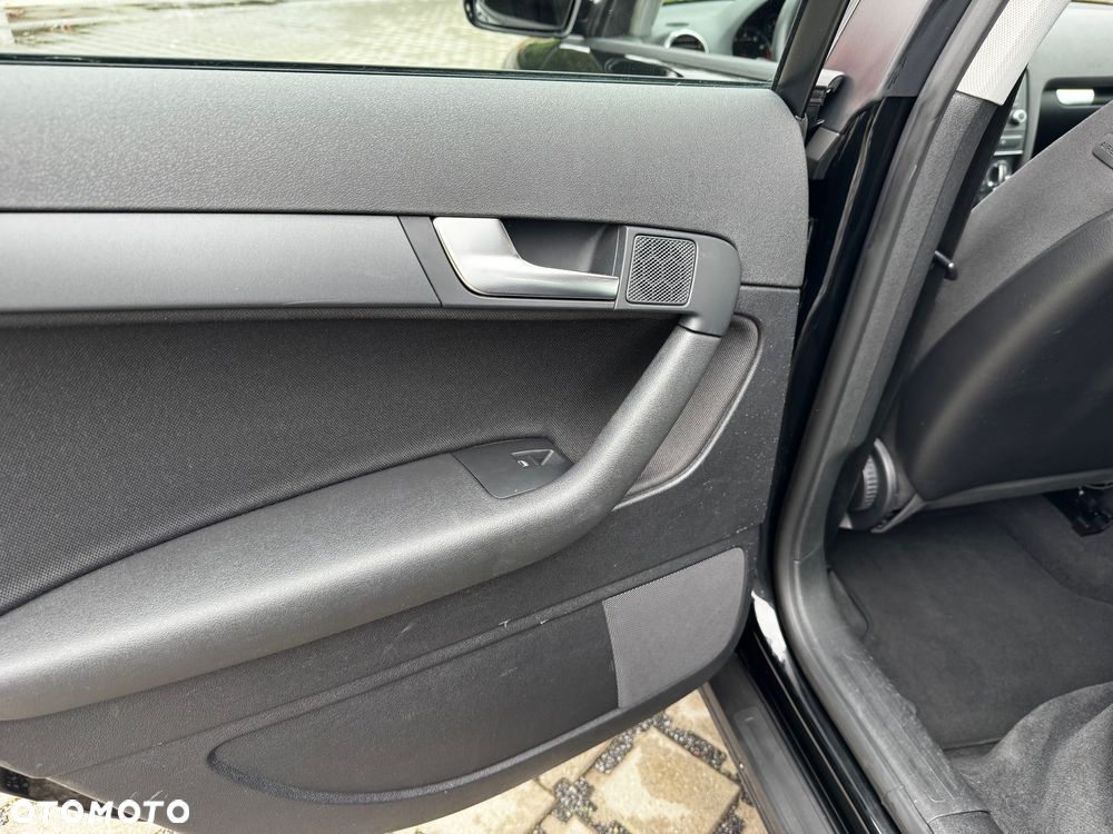 Audi A3 Sportback 1.8 TFSI Ambiente - 22