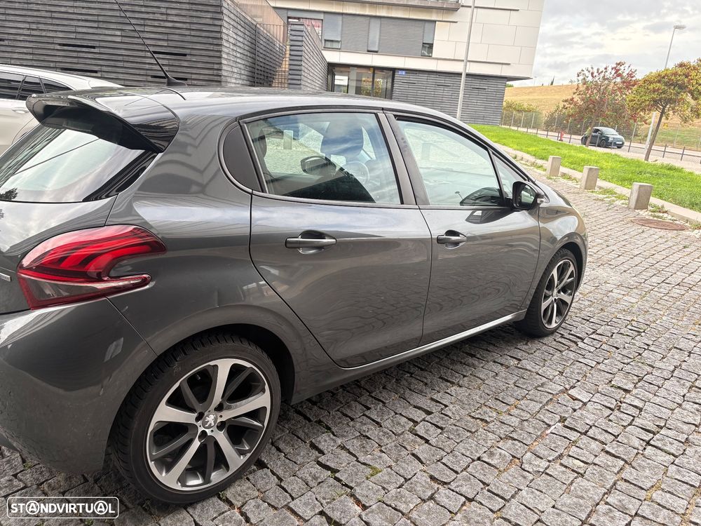 Peugeot 208 - 2