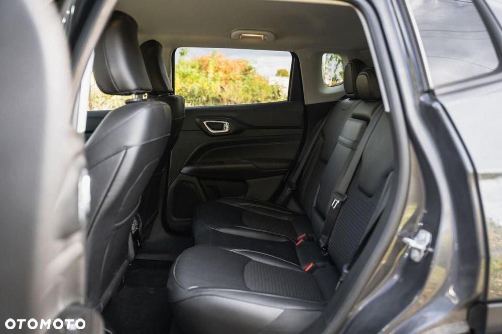 Jeep Compass - 25