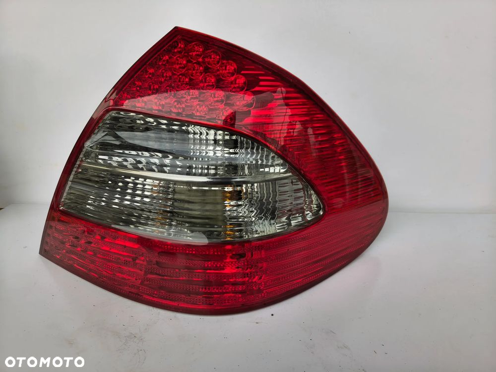 Lampa tył prawa w211 lift LED avantgarde - 1