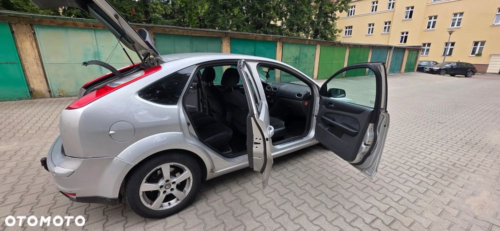 Ford Focus 2.0 TDCi Ghia - 9