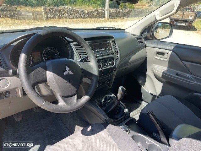 Mitsubishi L200 2.4 DI-D CD Invite CC 4WD - 6