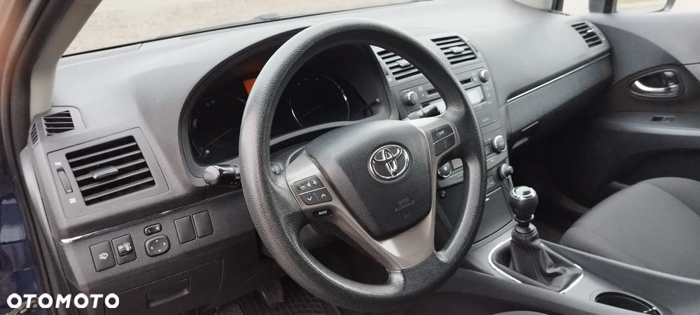Toyota Avensis 2.0 D-4D 2010 - 8