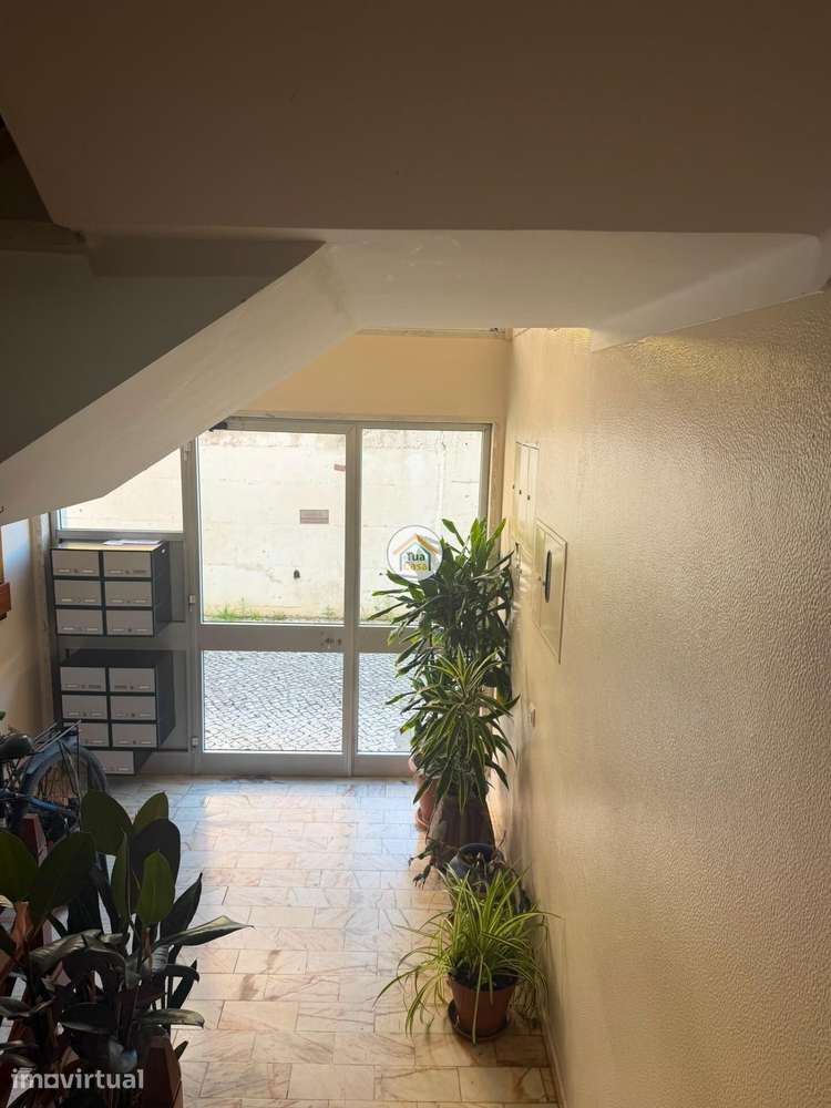 Apartamento para arrendamento T2  com varanda, sala com Lareira e cozi - Grande imagem: 3/19