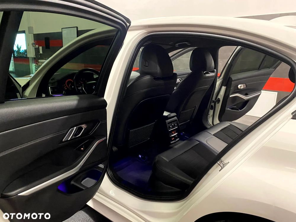 BMW Seria 3 320d - 22