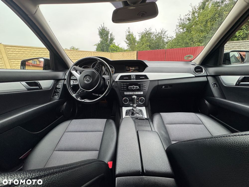 Mercedes-Benz Klasa C 180 BlueEFFICIENCY 7G-TRONIC Avantgarde - 31
