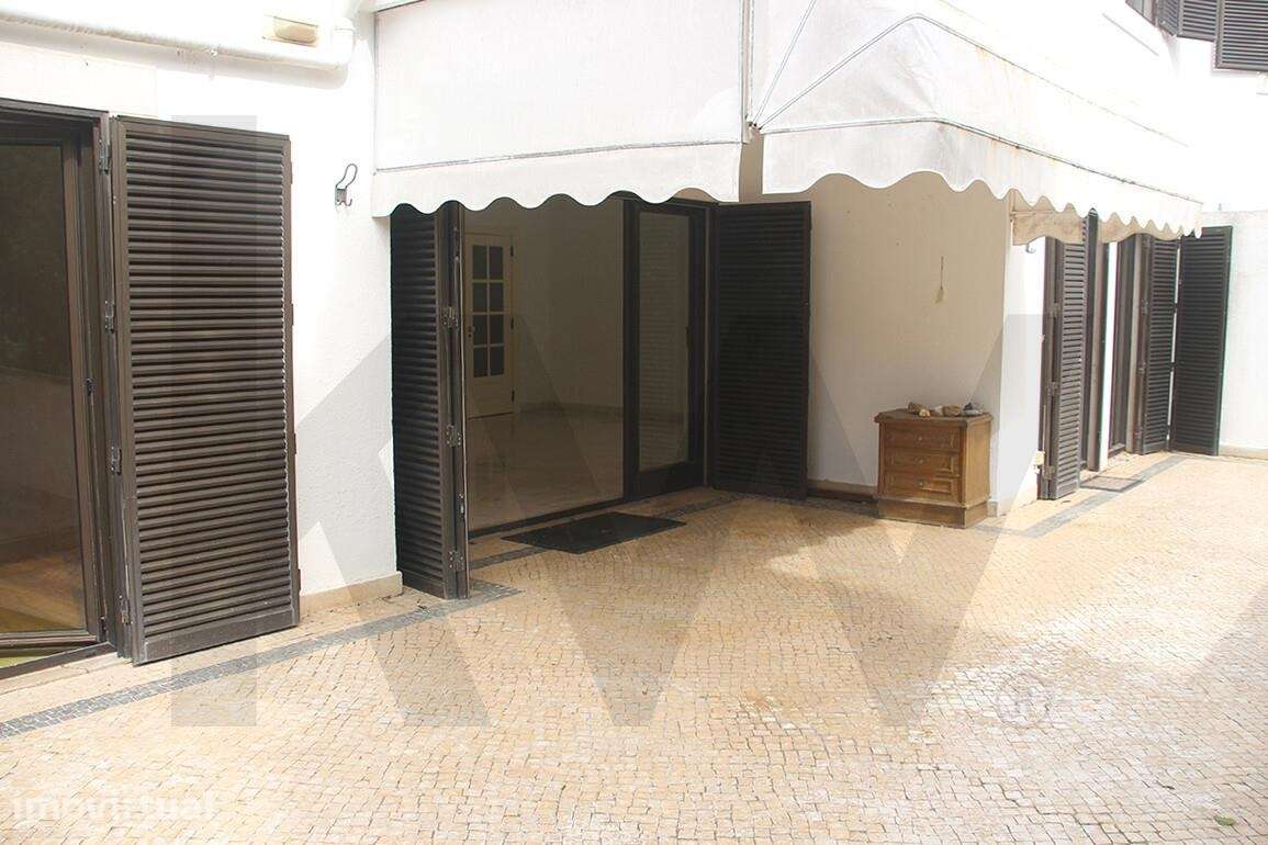 Elegante T3 em Condomínio de Prestígio com Terraço, Garagem e Piscina - Grande imagem: 3/60