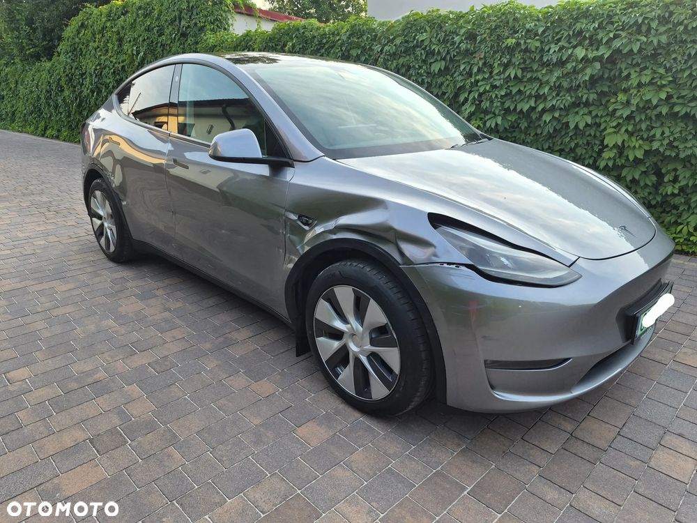 Tesla Model Y Long Range Dual Motor AWD - 3