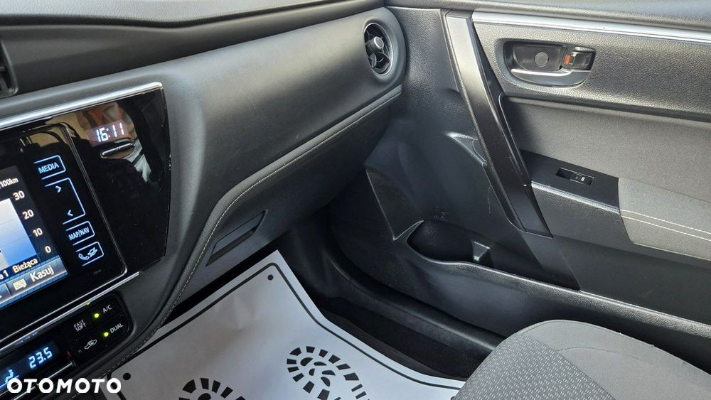 Toyota Corolla 1.6 Comfort - 30