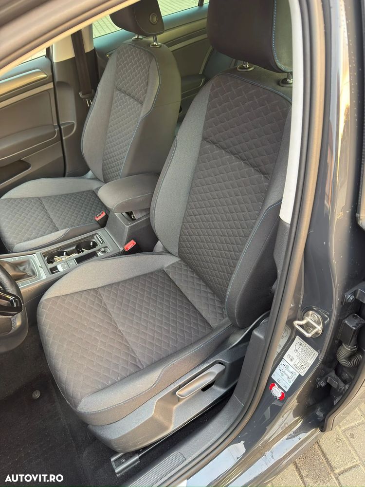 Volkswagen Golf - 8