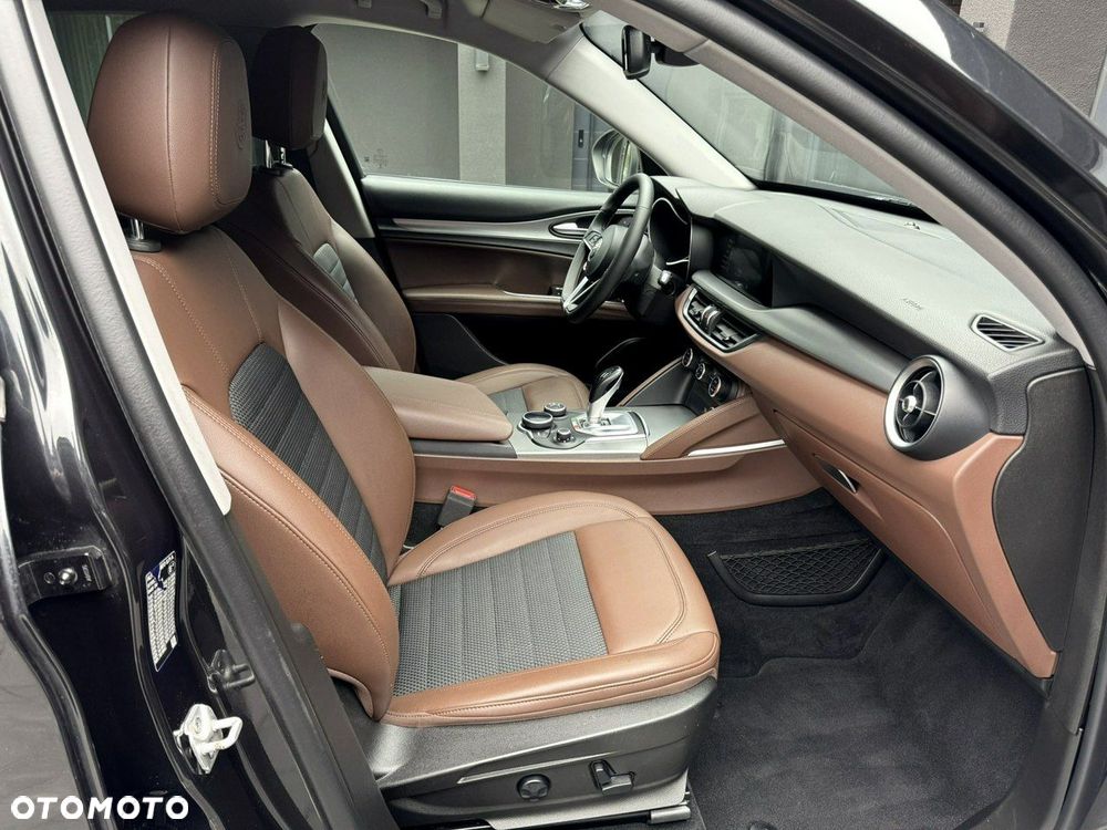 Alfa Romeo Stelvio - 30