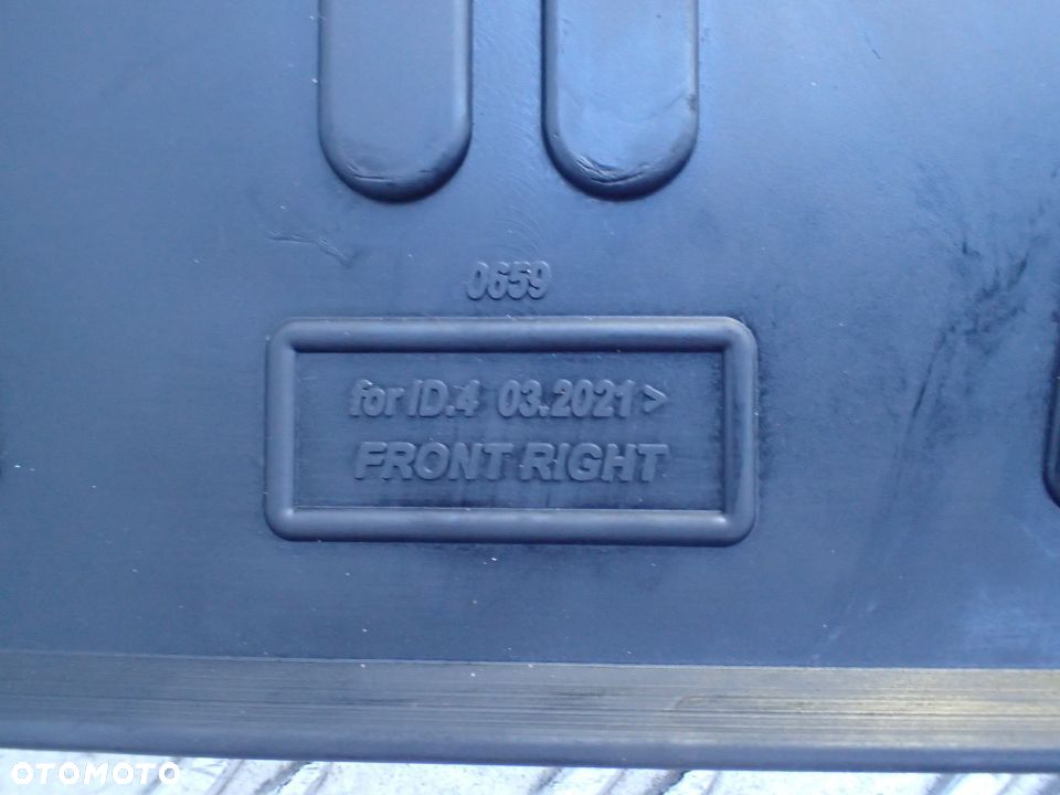 KOMPLET DYWANIKÓW VW TOURAN 5TA RADOM - 3