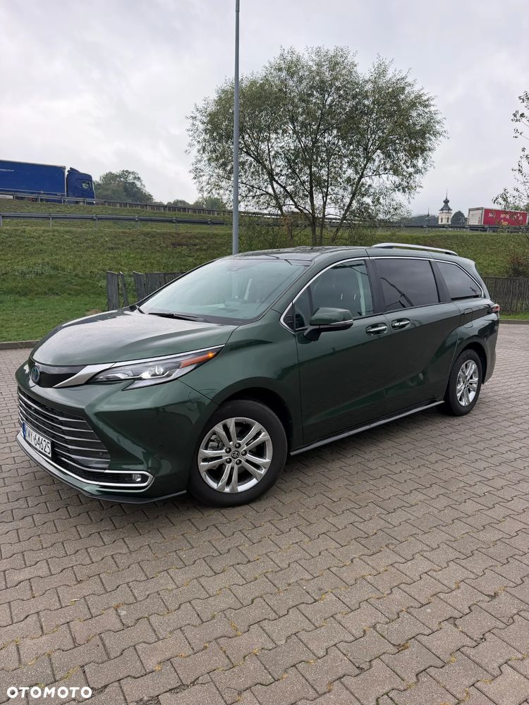 Toyota Sienna - 2