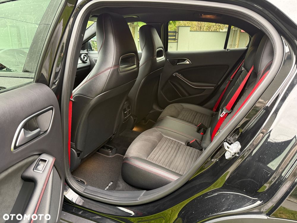 Mercedes-Benz GLA 200 7G-DCT AMG Line - 14