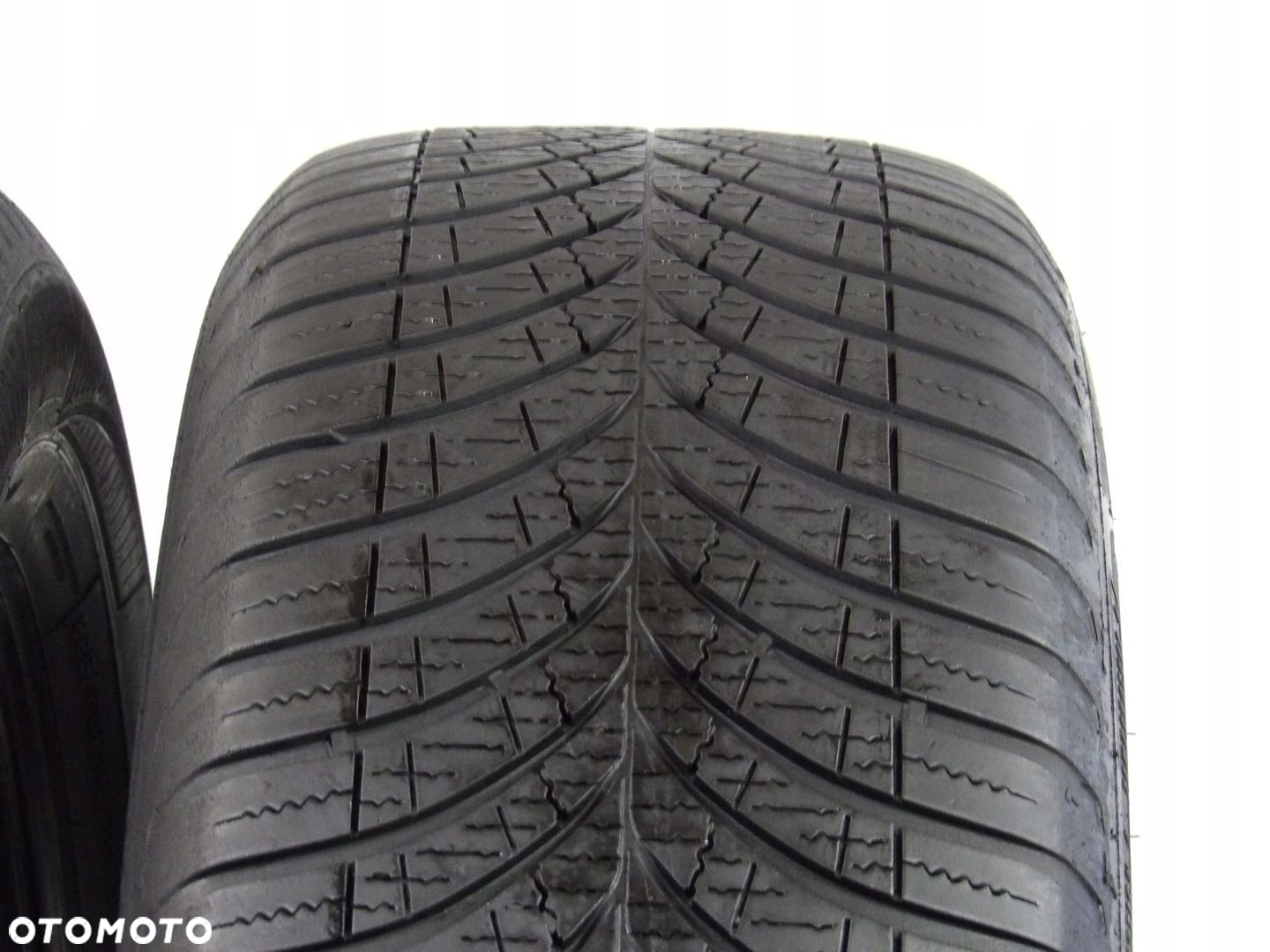 2X opony 225/60R18 GOODYEAR VECTOR 4SEASONS GEN-3 SUV - 2