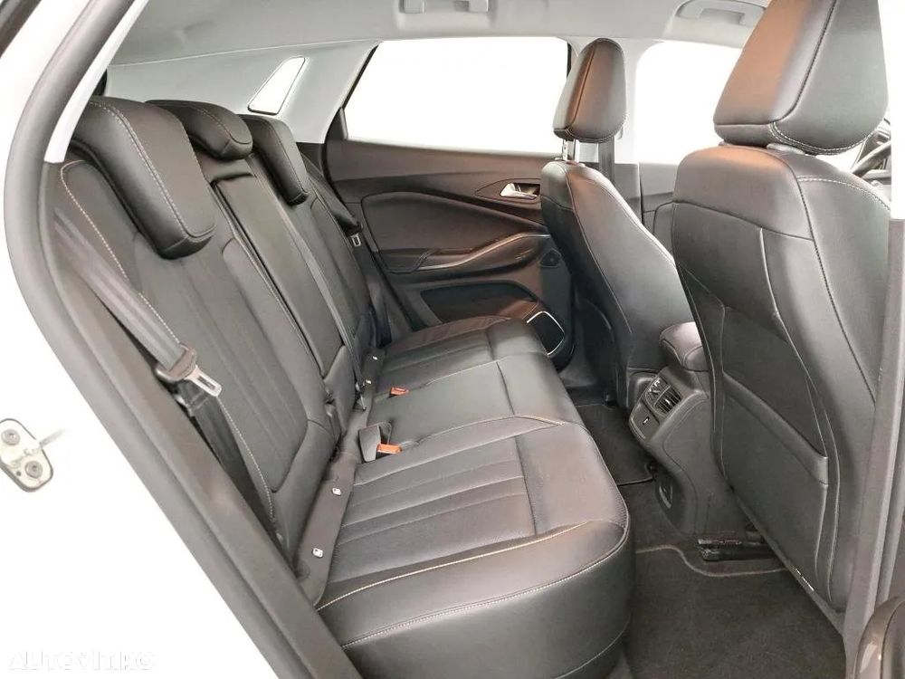 Opel Grandland X 1.6 Turbo Hybrid START/STOP 4X4 Ultimate - 9