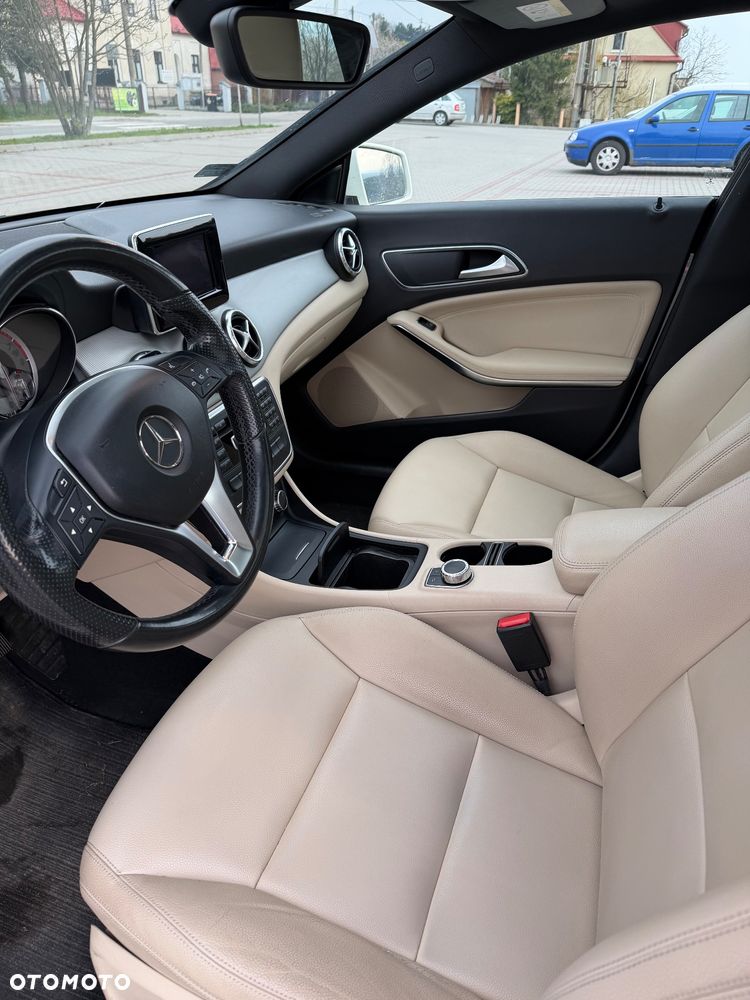 Mercedes-Benz CLA 200 7G-DCT - 14