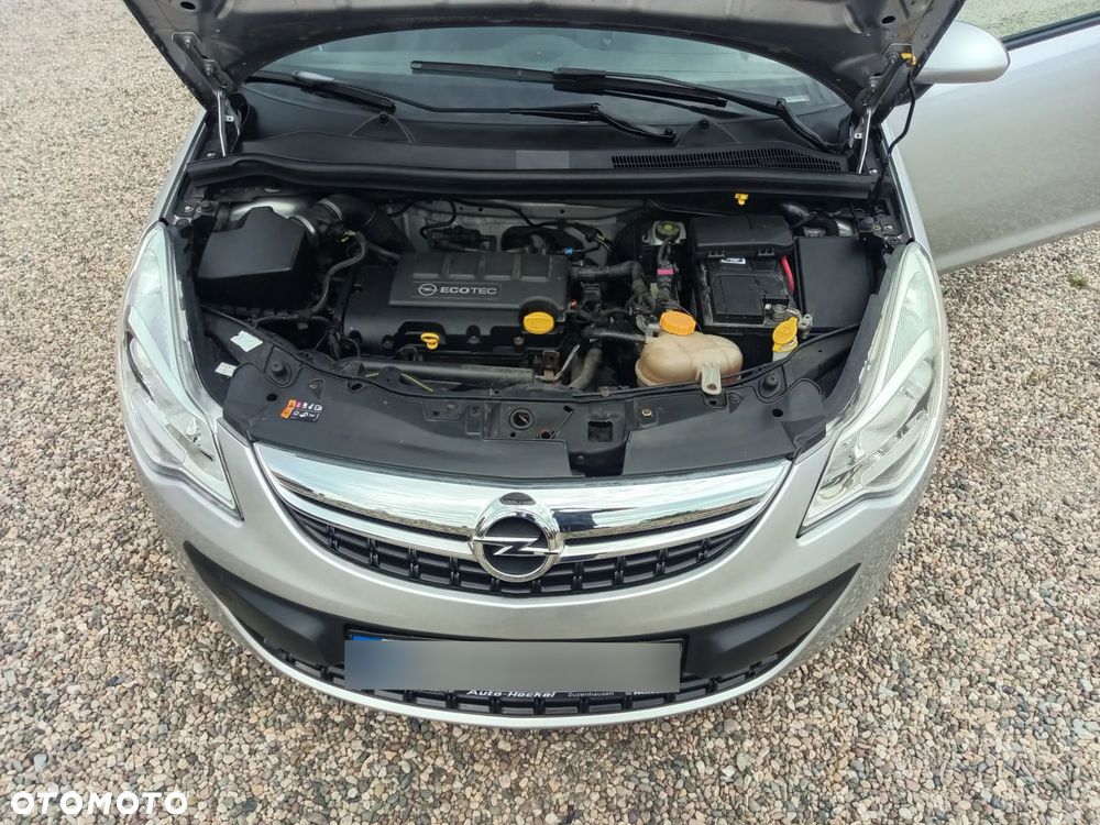 Opel Corsa 1.2 16V Essentia - 11