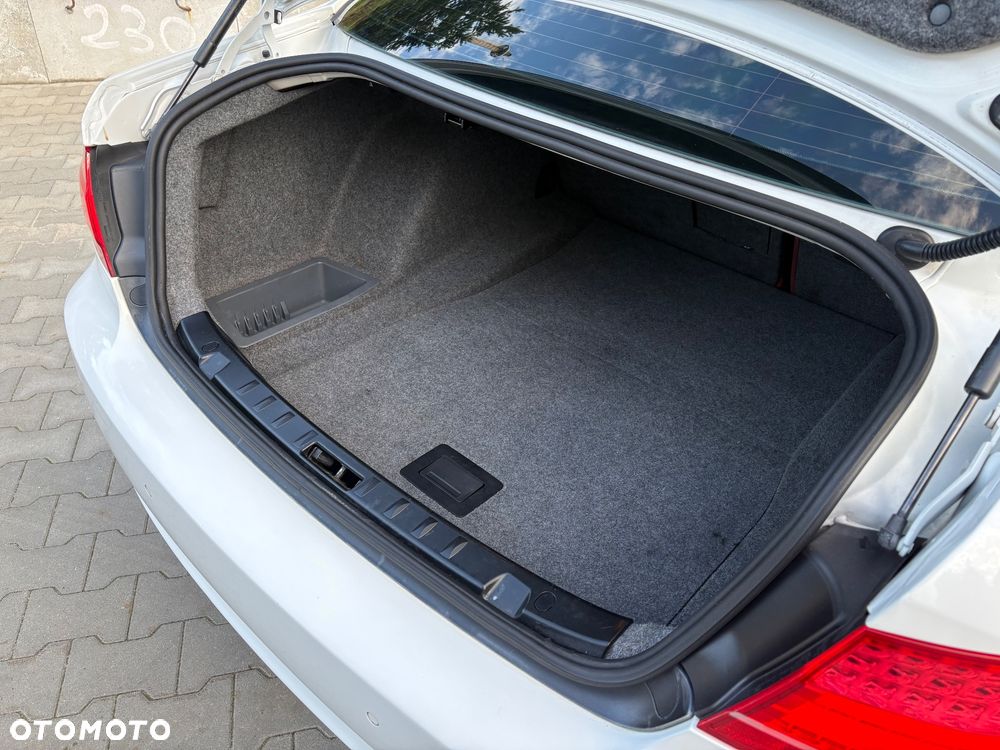 BMW Seria 3 320d DPF M Sport Edition - 18