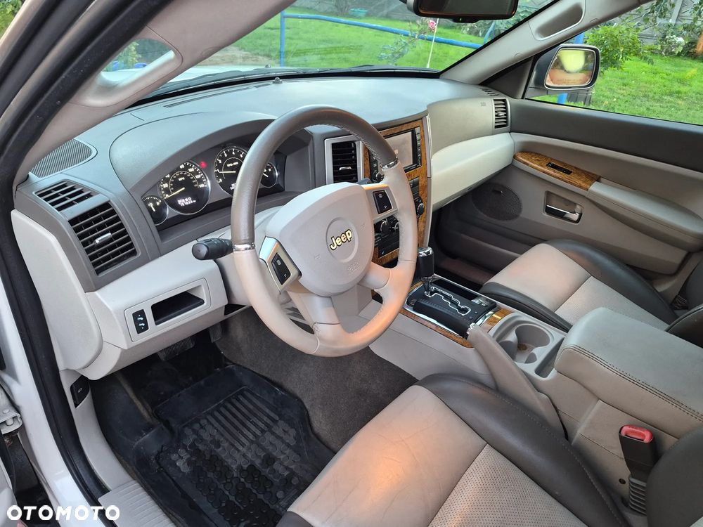 Jeep Grand Cherokee - 13