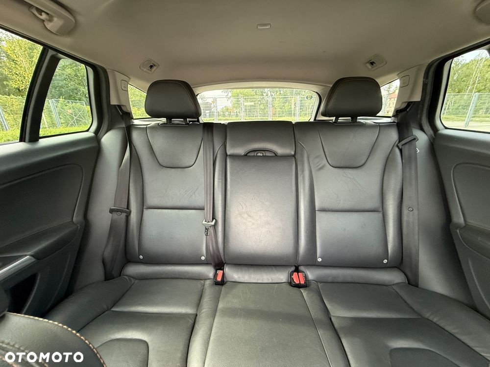 Volvo V60 Cross Country - 26