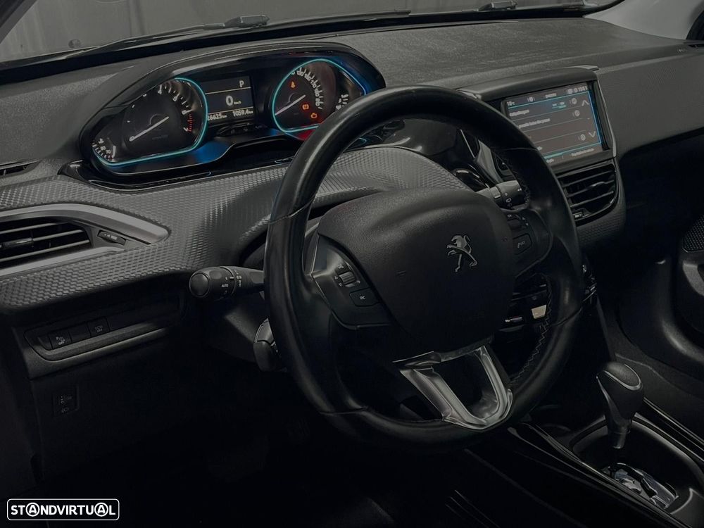 Peugeot 2008 1.2 PureTech Allure EAT6 - 9