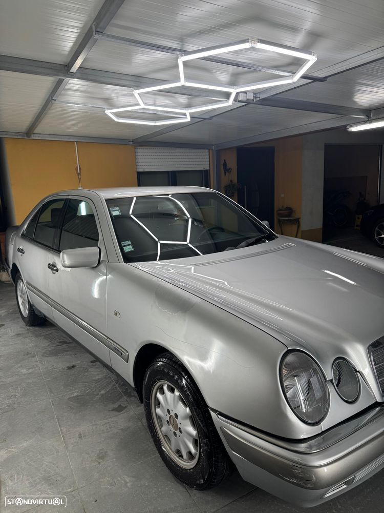Mercedes-Benz E 250 TD Classic - 6