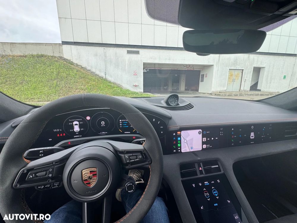 PORSCHE Taycan 2023 — imagine 7