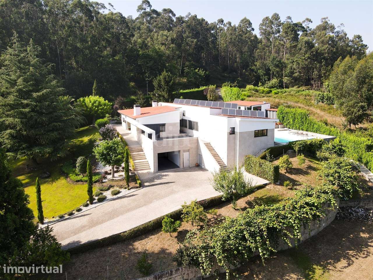 Fantástica Moradia T4 com piscina, jardim e vistas desafogadas voltada - Grande imagem: 2/35