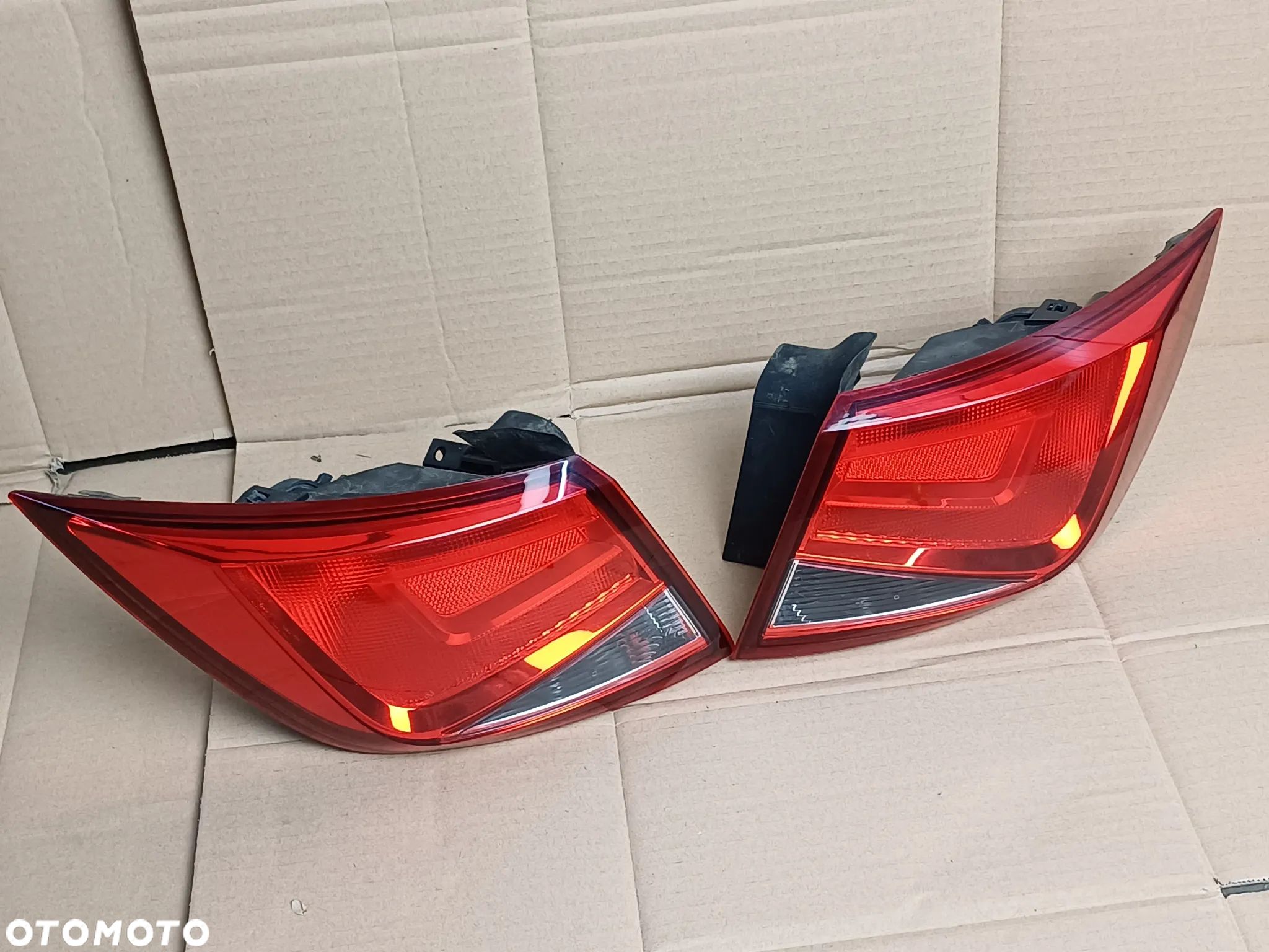SEAT LEON III KOMBI Lampa tylna prawa 5F9945096 lewa 5F9945095 - 1