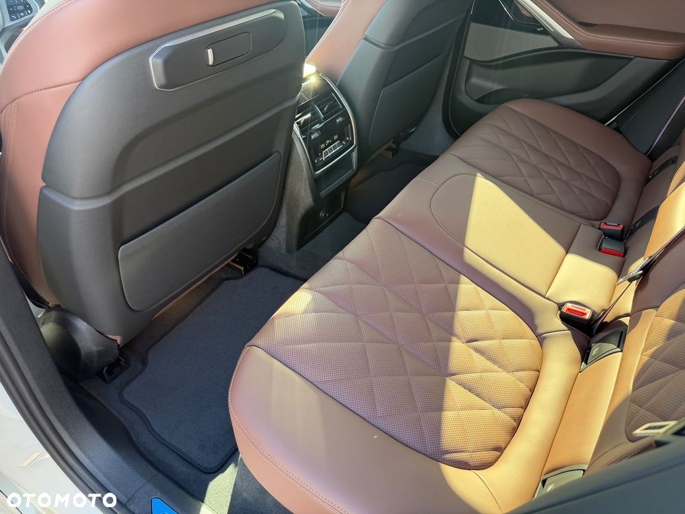 BMW X6 xDrive30d mHEV - 11