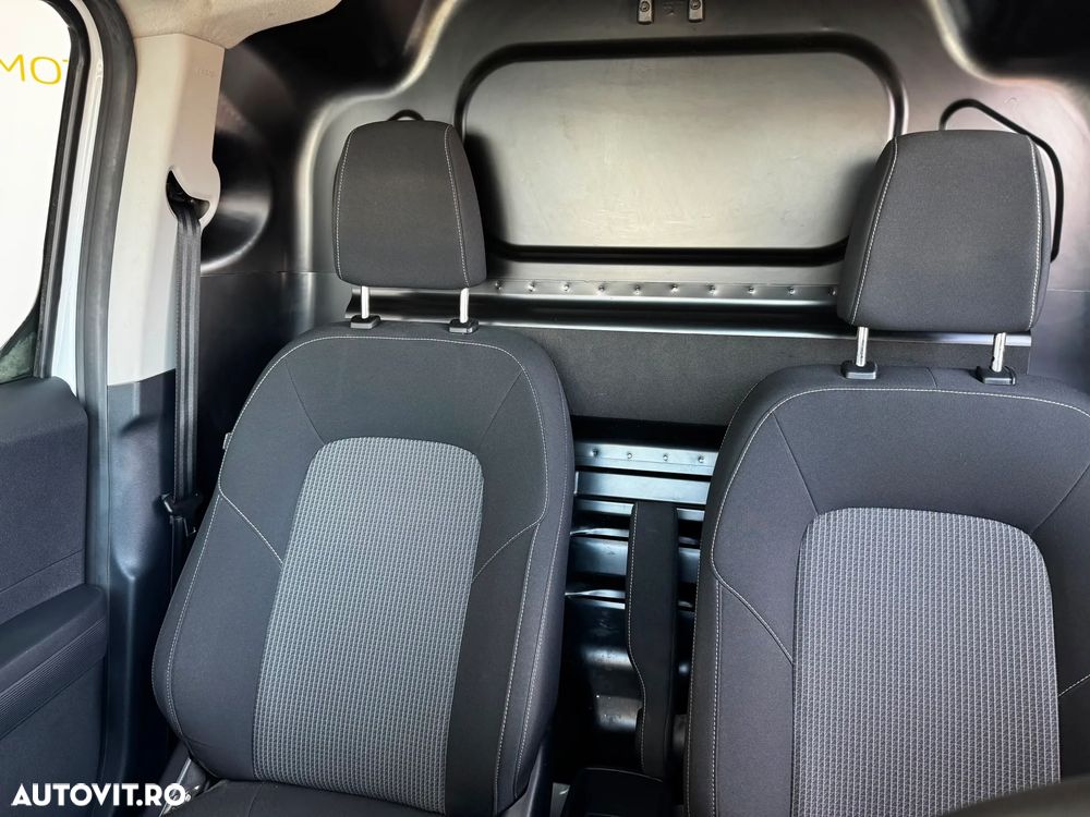 Ford Transit Courier - 14