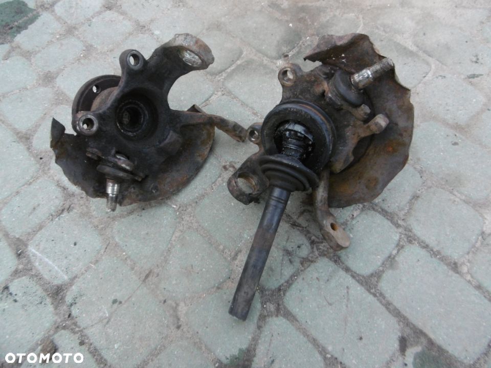 zwrotnica Piasta lewy przód VW T4 2,4D - 2
