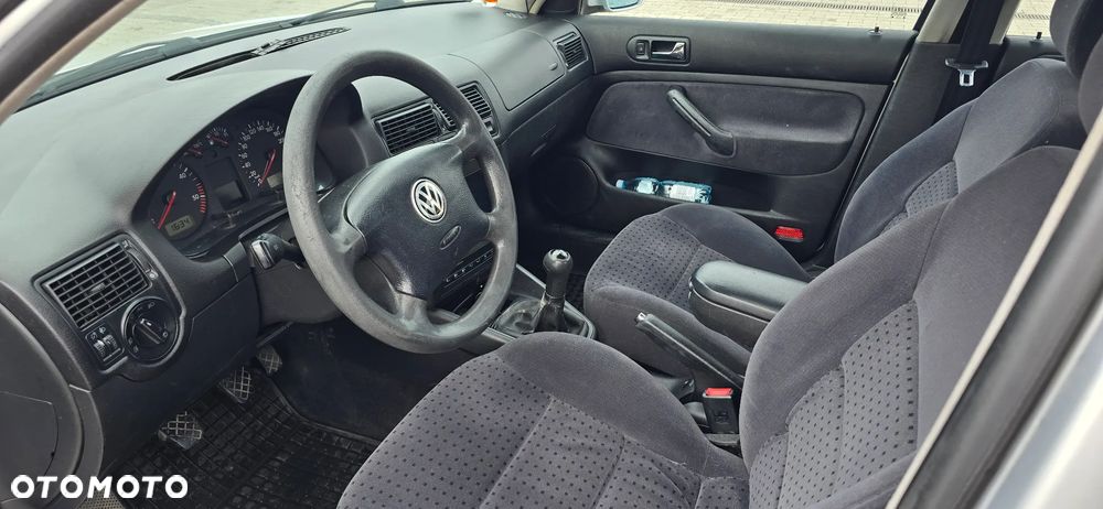Volkswagen Golf 1.9 TDI Highline - 11