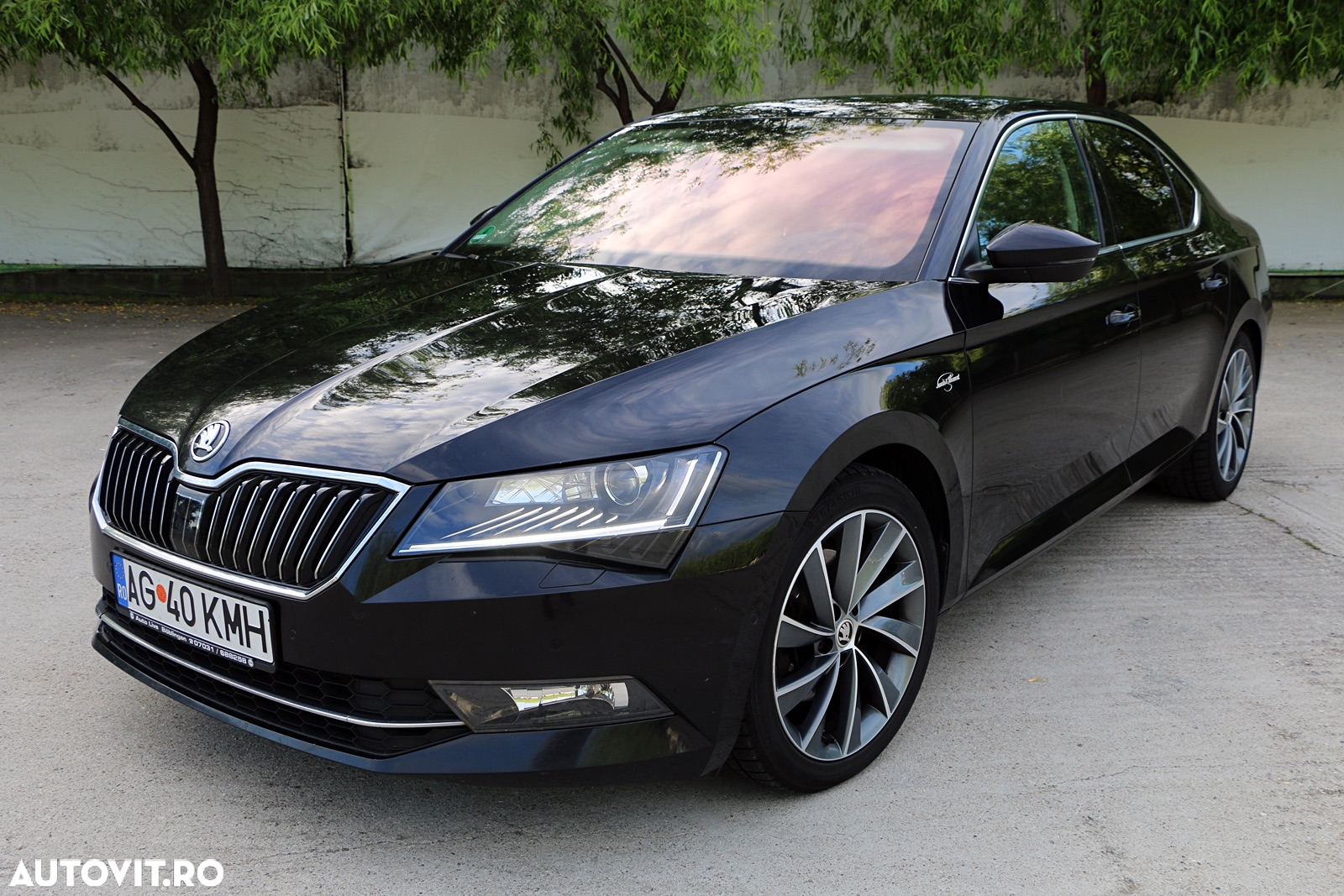 Skoda Superb 2.0 TDI DSG Laurin & Klement - 2