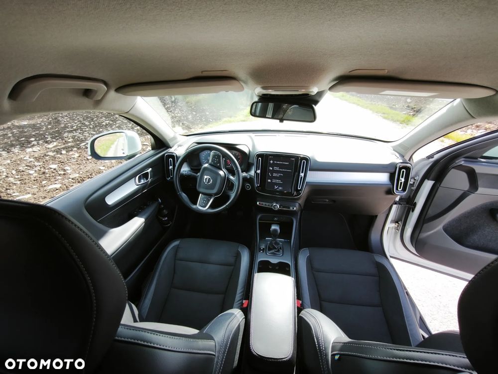 Volvo XC 40 T3 Momentum - 24
